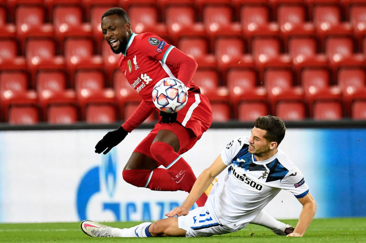 Kostas Tsimikas juga diturunkan sejak awal laga demi memberi nafas bagi Andy Robertson yang sudah tampil baik di liga domestik. Begitu pula dengan Diogo Jota dan Roberto Firmino yang diistirahatkan. Sebagai gantinya Klopp memasang Mohamed Salah yang sembuh dari covid-19, sementara Divock Origi mendampingi Sadio Mane di lini depan.