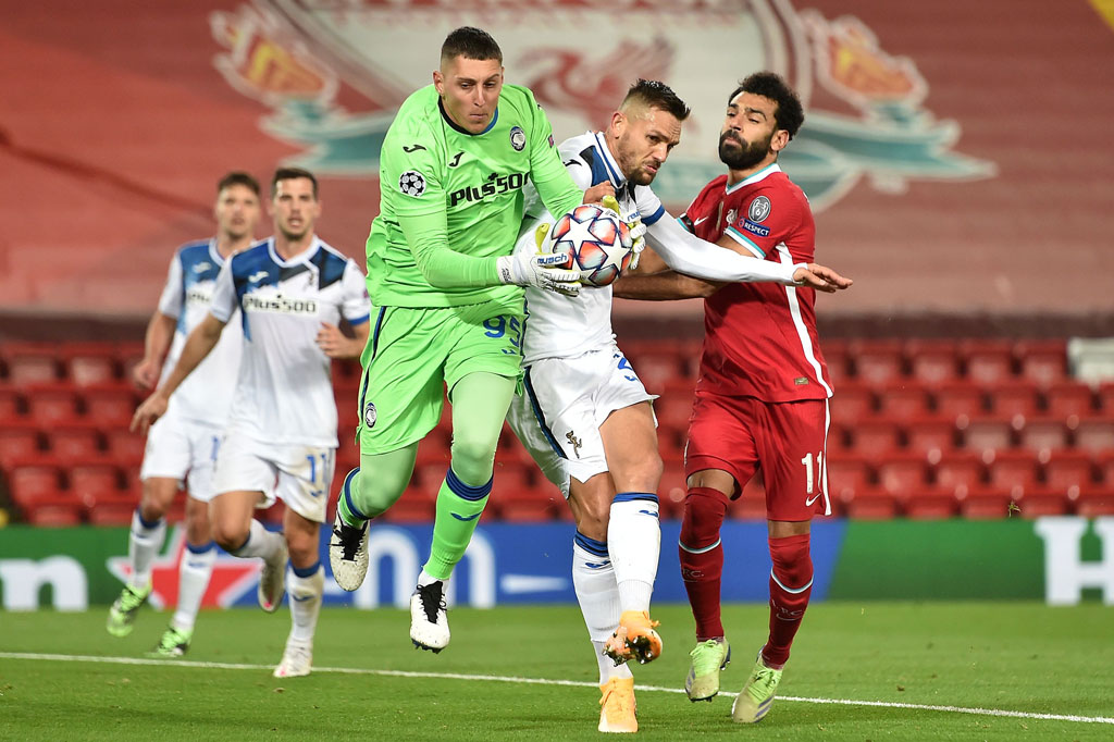 Babak kedua, Liverpool maupun Atalanta tetap bermain dengan tempo tinggi. Kedua klub masih memeragakan permainan cepat dari kaki ke kaki.