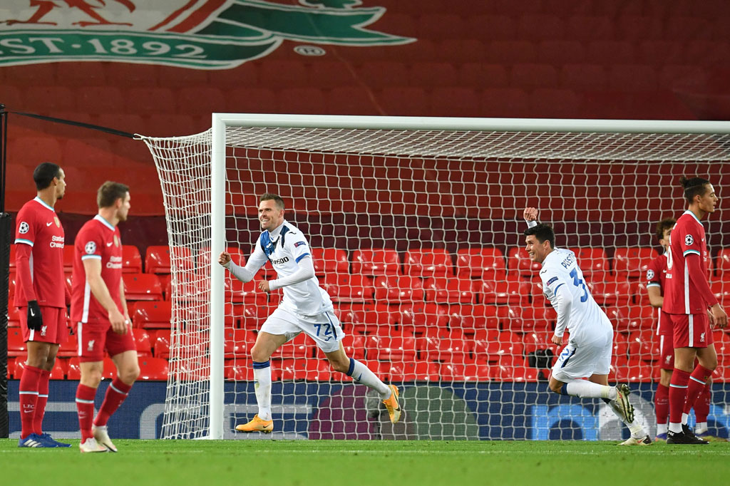 Tim tamu akhirnya berhasil menjebol gawang tuan rumah pada menit ke-60 setelah Josip Ilicic sukses menyelesaikan umpan silang matang Alejandro Gomez di sisi kiri. Bola sontekannya tak bisa dibendung Alisson Becker.