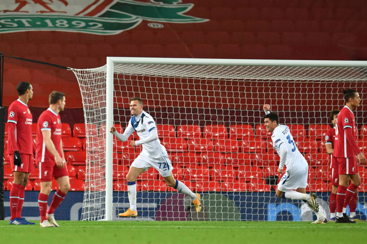 Tim tamu akhirnya berhasil menjebol gawang tuan rumah pada menit ke-60 setelah Josip Ilicic sukses menyelesaikan umpan silang matang Alejandro Gomez di sisi kiri. Bola sontekannya tak bisa dibendung Alisson Becker.