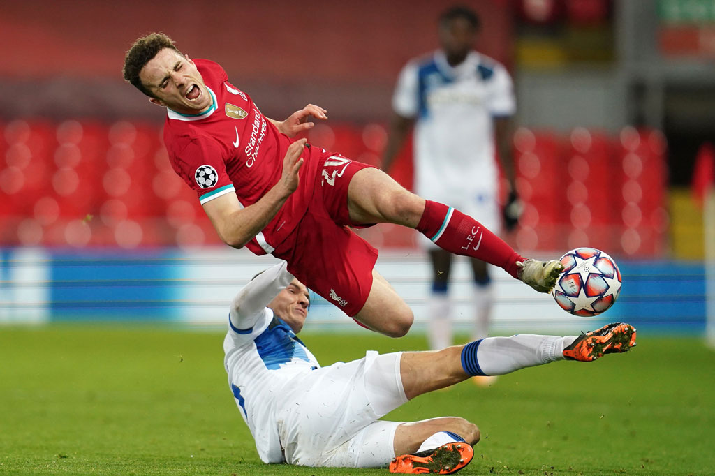 Liverpool kemudian membuat pergantian besar-besaran dengan memasukkan Jota, Firmino, Fabinho, dan Andy Robertson. 