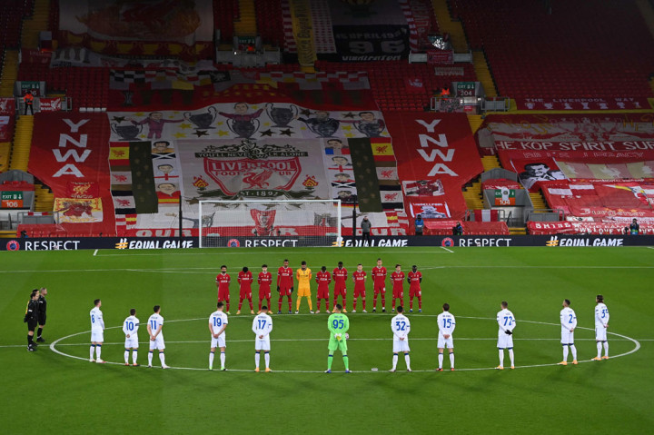 Dalam lanjutan laga Liga Champions Eropa, Kamis, 26 November 2020 dini hari, dilakukan mengheningkan cipta sejenak untuk mendiang Diego Maradona sebelum pertandingan dimulai.