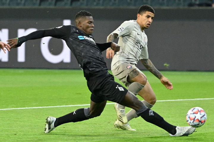 Inisiatif serangan diambil oleh Gladbach sejak awal laga. Peluang pertama didapat Breel Embolo usai menerima umpan manis dari Florian Neuhaus. Beruntung kiper Shakhtar, Andriy Pyatov masih dapat memblok dengan kakinya.