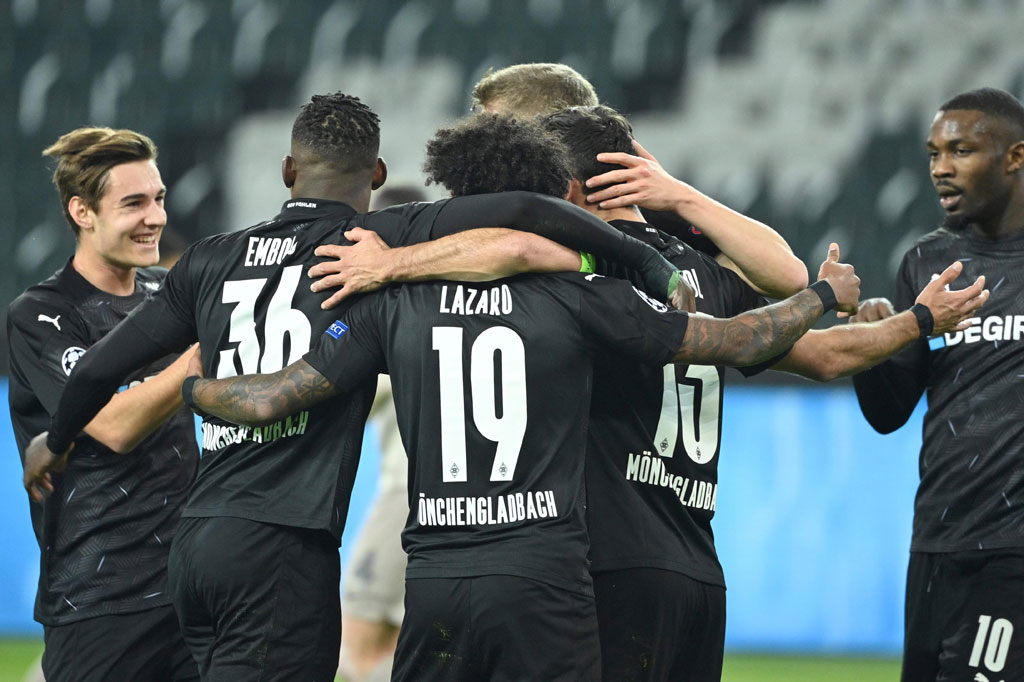 Lars Stindl meluapkan kegembiraan bersama rekan-rekan setimnya.