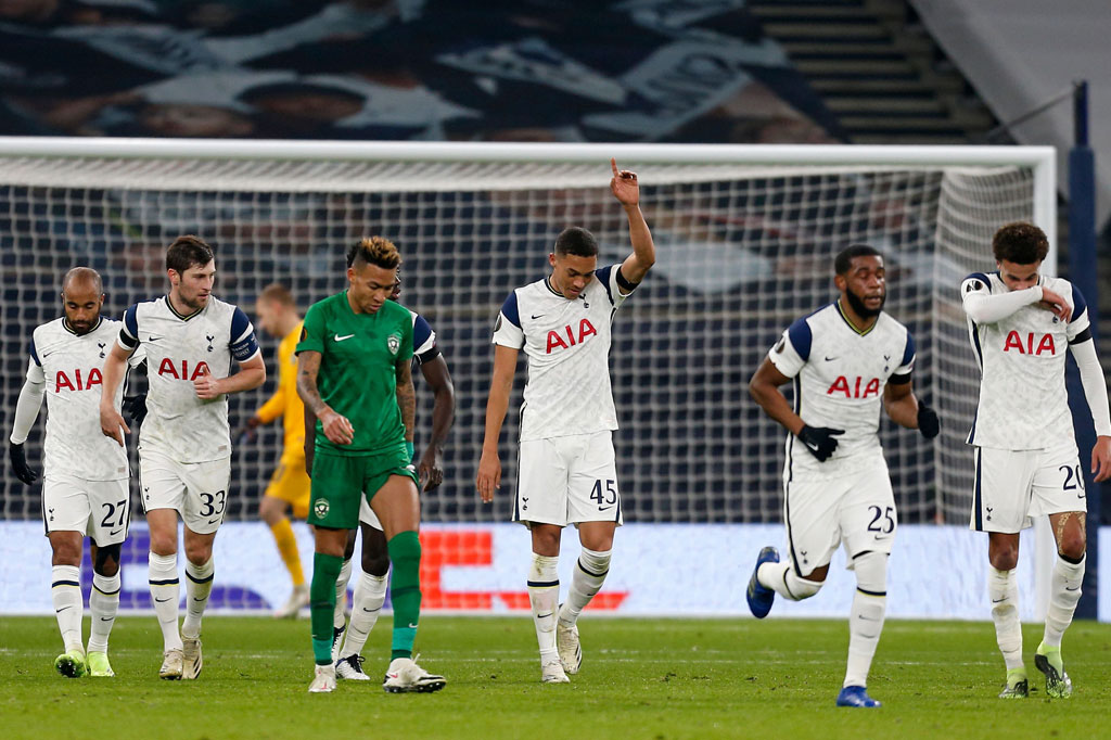 Vinicius menggandakan keunggulan timnya pada menit ke-34 memanfaatkan umpan Dele Alli sekaligus mengakhiri babak dengan keunggulan tuan rumah 2-0.