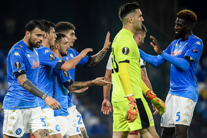 Napoli mendominasi permainan sejak awal laga. Namun mereka baru bisa memecah kebuntuan pada menit ke-41. Gol pembuka itu juga bukan berasal dari kaki pemain tuan rumah namun gol bunuh diri yang dilakukan Armando Anastasio.