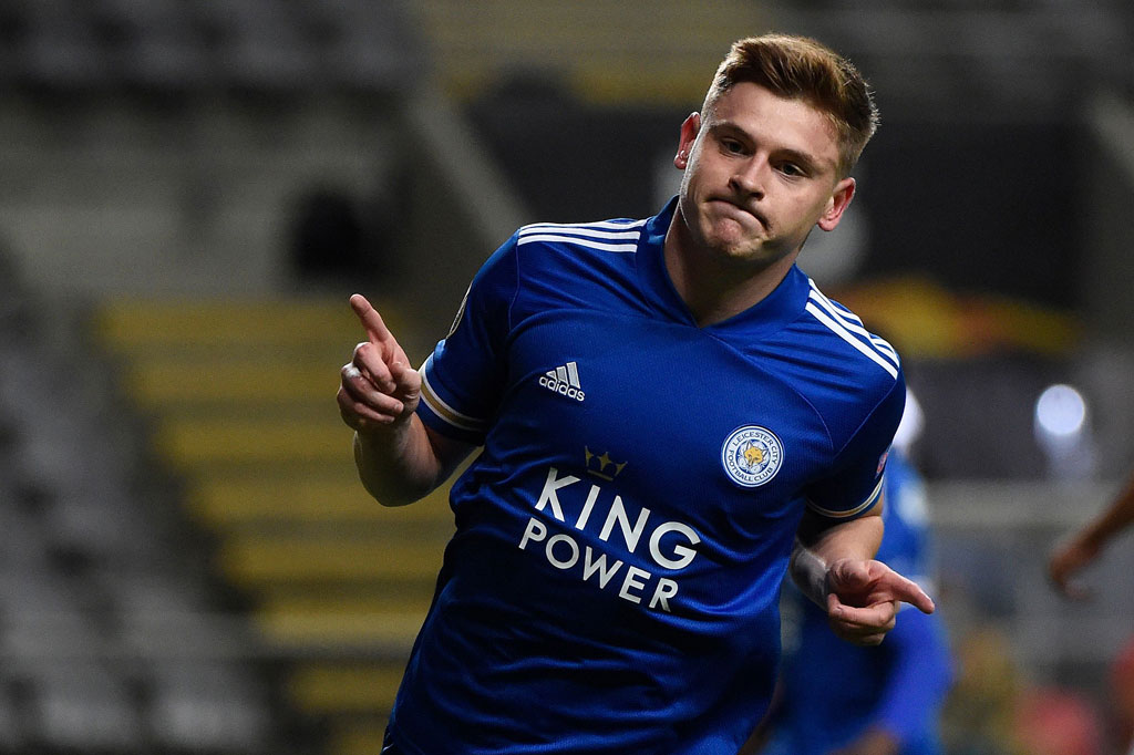 Tetapi lima menit berselang Leicester menyamakan kedudukan melalui penyelesaian sempurna Harvey Barnes.