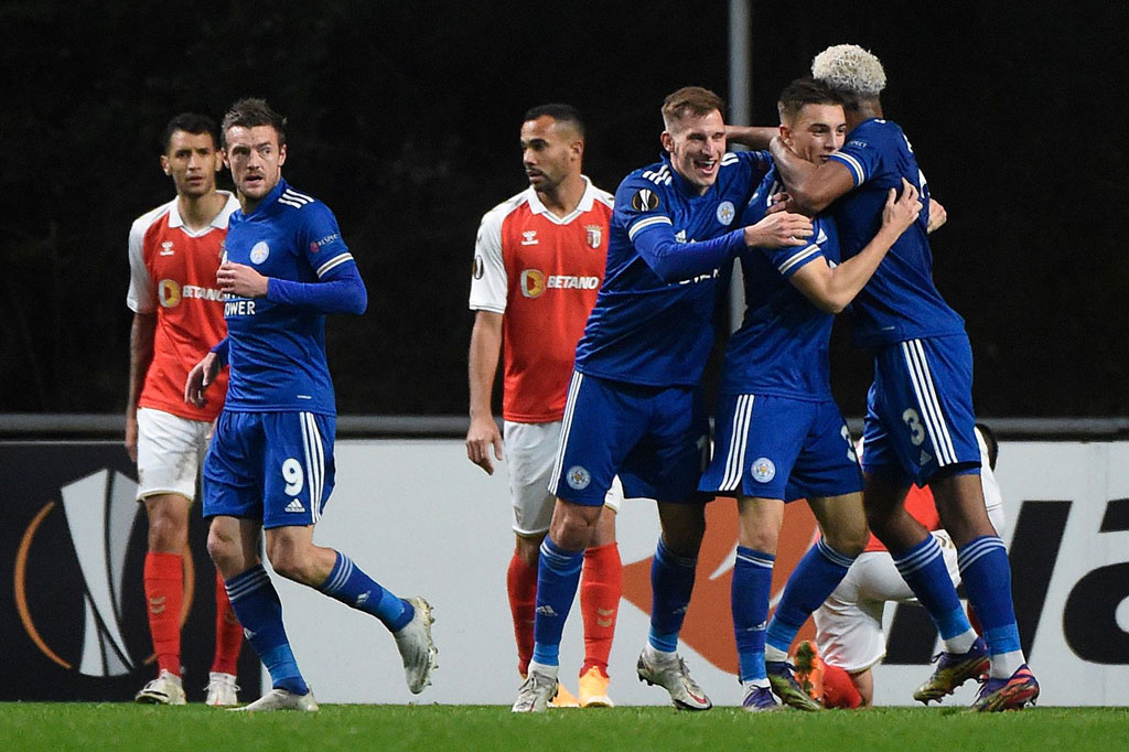 Leicester  baru bisa menyamakan kedudukan lagi pada menit ke-78 ketika James Maddison memperdaya Ricardo Esgaio sebelum melepaskan umpan tarik yang disambut sontekan mudah Luke Thomas untuk membuat skor 2-2.