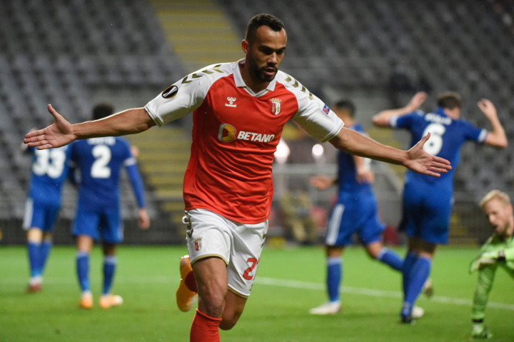 Tepat di pengujung waktu normal Braga kembali merestorasi kepemimpinan mereka saat umpan terobosan Galeno mampu diselesaikan dengan tenang oleh Fransergio. Skor menjadi 3-2 untuk tuan rumah.