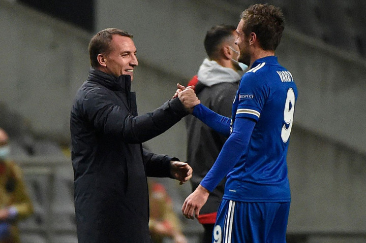 Namun, pada menit kelima 'injury time' serangan pemungkas Leicester berhasil diakhiri dengan umpan silang terukur dari Marc Albrighton ke arah Vardy yang berdiri di area tiang jauh. Vardy kemudian menyorongkan bola ke dalam gawang untuk memaksakan skor imbang 3-3.