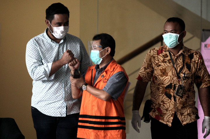 KPK telah menetapkan Rachmat sebagai tersangka pada 25 Juni 2019 dan kemudian dilakukan penahanan pada 13 Agustus 2020. Rachmat diduga meminta, menerima atau memotong pembayaran dari beberapa SKPD sebesar Rp8,93 miliar. Rachmat juga diduga menerima gratifikasi berupa tanah seluas 20 hektare di Jonggol dan mobil Toyota Vellfire senilai Rp825 juta.