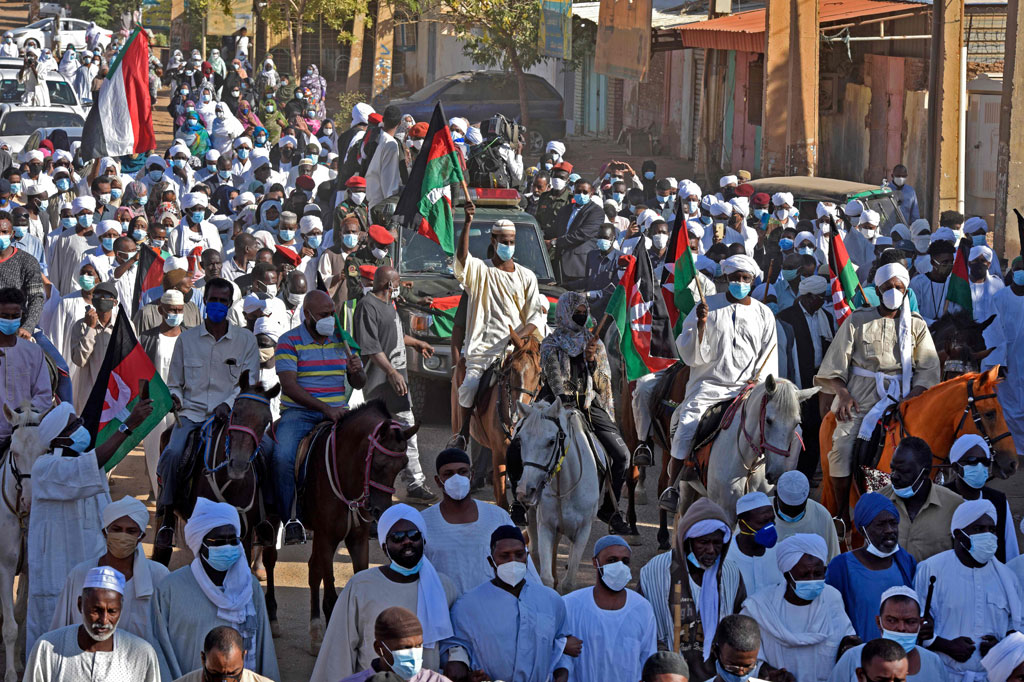 Pada Oktober, keluarga mengatakan al-Mahdi positif terkena covid-19, dan dipindahkan ke UAE untuk menjalani perawatan beberapa hari kemudian, setelah dirawat di rumah sakit di Sudan.  Beberapa anggota keluarga dan pejabat partai terkemuka juga dinyatakan positif covid-19.  
