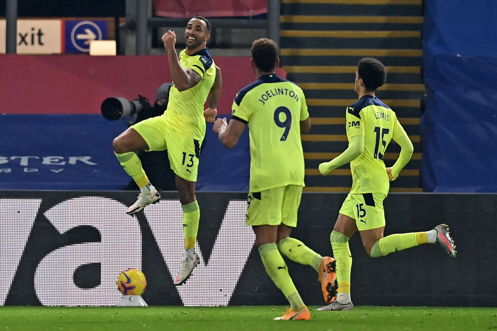 Wilson melakukan selebrasi usai menjebol gawang tuan rumah.