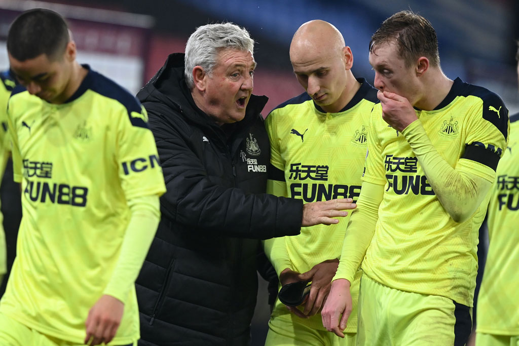 Tambahan tiga poin mengangkat posisi tim besutan Steve Bruce ke peringkat ke-10 klasemen sementara dengan koleksi 14 poin, melompati Palace (13) yang turun ke urutan ke-13.