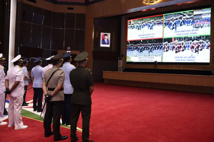 “Pendidikan yang telah ditempuh oleh para Taruna merupakan tahap awal dari pengabdian kalian sebagai Prajurit TNI dan Bhayangkara Polri kepada negara dan bangsa,” katanya.