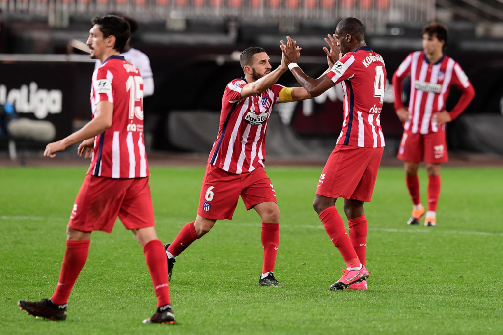 Hasil ini mengantarkan Atletico ke posisi kedua klasemen sementara dengan 23 poin dari 9 laga, di mana mereka menjadi satu-satunya tim yang belum terkalahkan sejauh ini. Mereka hanya kalah selisih gol dari pemuncak klasemen Real Sociedad, yang juga mengoleksi 23 poin, namun sudah bermain 10 kali.