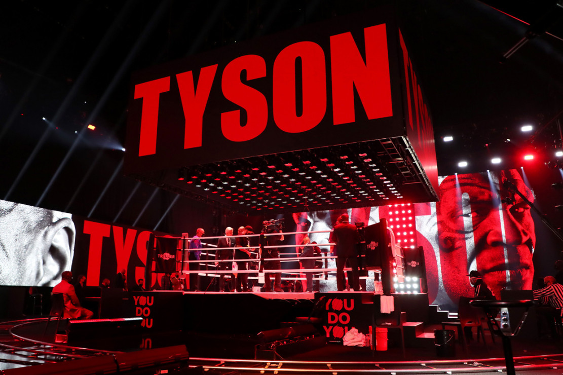 Pertarungan Mike Tyson Vs Roy Jones Jr Berakhir Tanpa ...