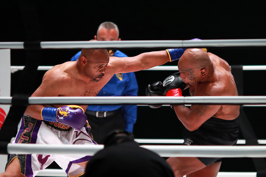 Pertarungan Mike Tyson Vs Roy Jones Jr Berakhir Tanpa ...