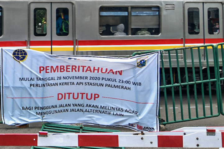 Kepala Dinas Perhubungan DKI Jakarta Syafrin Liputo mengatakan penutupan perlintasan sebidang ini bagian dari penataan kawasan stasiun tahap 2 di Stasiun Palmerah.