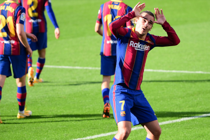 Barcelona menambah skor di menit ke-42. Berawal dari umpan Alba, Griezmann mencetak gol lewat tendangan kaki kiri yang membuat skor berubah jadi 2-0.