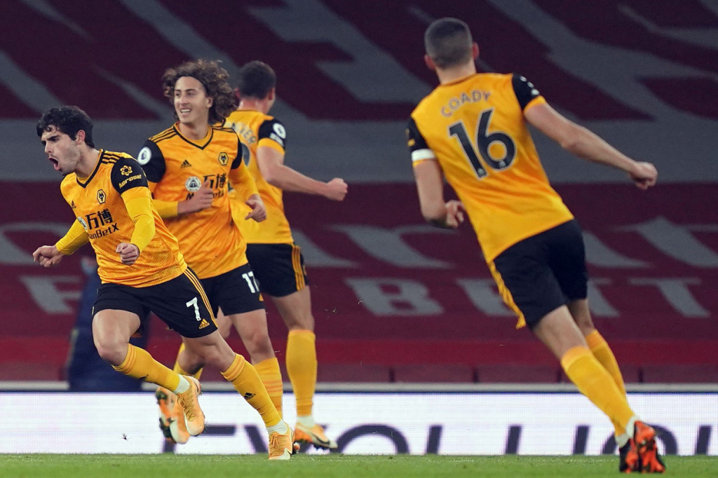 The Wolves unggul 2-1 di paruh pertama pertandingan. AFP Photo/John Walton