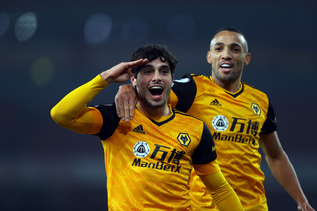 Pedro Neto membuka gol Wolverhampton di menit ke-27, sebelum disamakan Gabriel tiga menit kemudian. AFP Photo/Julian Finney