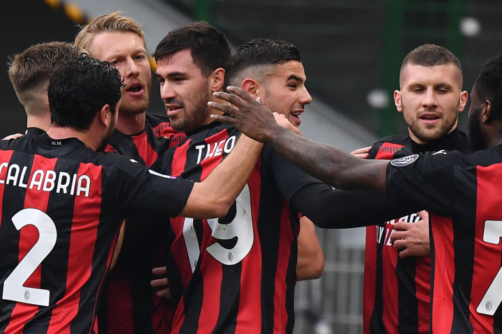 Alessio Romagnoli mencetak gol pertama Milan di menit ke-17.