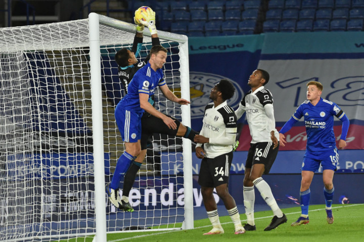Di babak kedua, tuan rumah yang berusaha memperkecil ketertinggalan menggempur habis pertahanan Fulham. Beberapa peluang diperoleh namun belum berbuah gol.