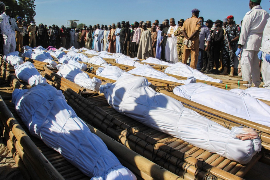 Kelompok militan Boko Haram membunuh sekitar 43 petani pekerja, dan melukai enam lainnya di sebuah perladangan di desa Koshobe, dekat Maiduguri, Nigeria, Sabtu, 28 November 2020.
