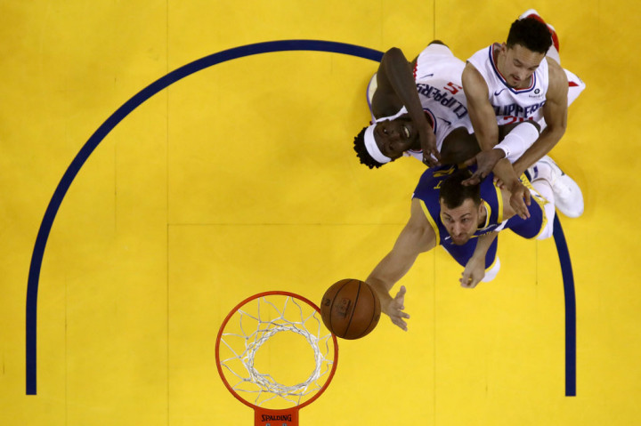 Center setinggi 2,13 meter itu dipilih oleh Milwaukee Bucks sebagai draft pertama pada kompetisi NBA 2005, dan membantu membuka jalan bagi warga Australia untuk masuk ke liga bola basket teratas Amerika Serikat itu.