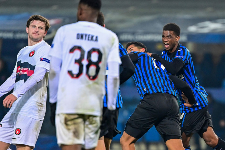 Para pemain Atalanta menyambut gembira gol yang dicetak Cristian Romero.