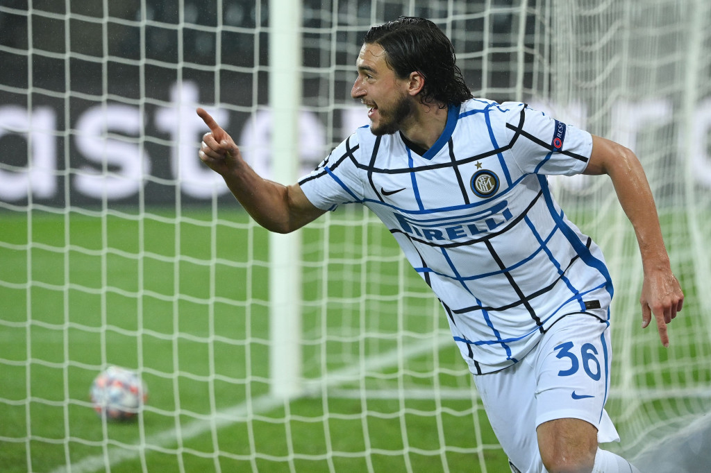 Tim besutan Antonio Conte membuka keunggulan pada menit ke-17. Gol diawali setelah Roberto Gagliardini menyodorkan bola kepada Matteo Darmian. Darmian kemudian melepaskan tembakan mendatar dari sudut sempit yang tidak bisa dihentikan kiper Yann Sommer.