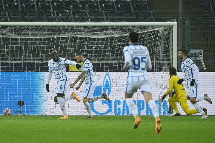 Nerazzuri merestorasi keunggulan mereka pada menit ke-64. Marcelo Brozovic merebut bola di lapangan tengah dan  selanjutnya mengumpan kepada Romelu Lukaku. Striker Belgia itu kemudian menyelesaikan peluang dengan tembakan keras yang melesak ke sudut jauh gawang Gladbach.