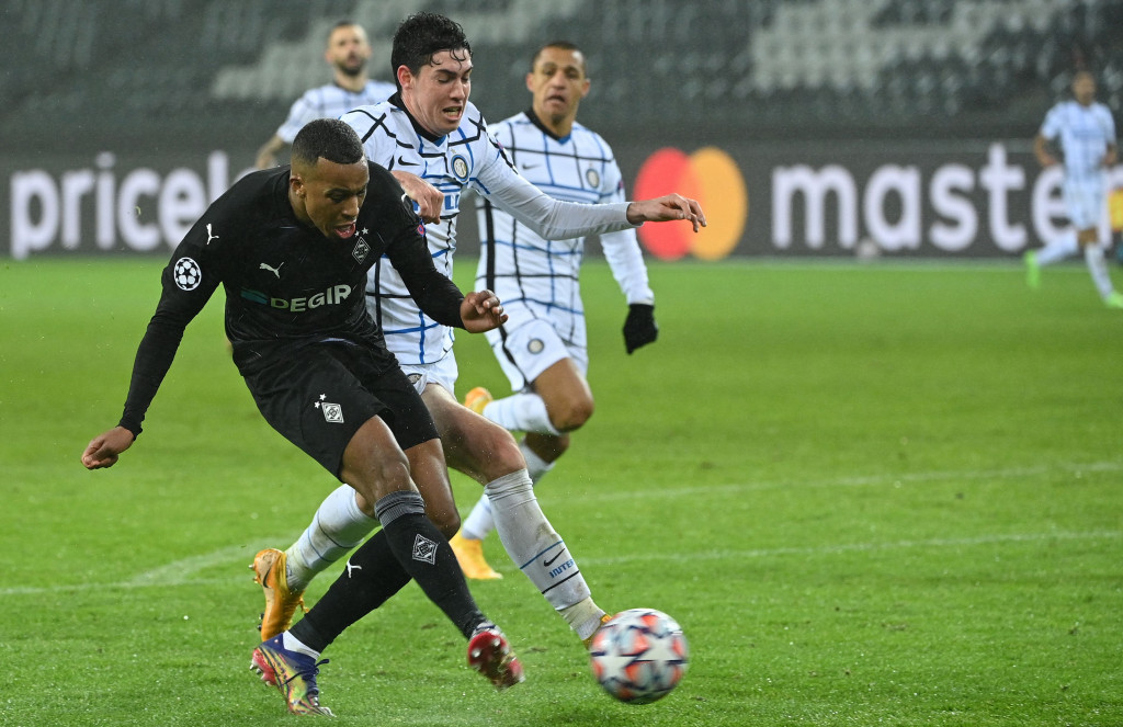 Gladbach memperkecil ketertinggalan pada menit ke-76. Mendapat umpan dari dan Marcus Thuram, Plea yang berlari kencang kemudian menceploskan bola ke gawang Inter tanpa melakukan kesalahan. Skor 2-3 bertahan hingga laga usai.