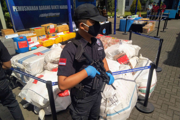 Kepala BNN Heru Winarko mengatakan, BNN mengamankan 24 tersangka dari 8 kasus narkotika yang kasusnya diungkap pada November dan juga Oktober 2020 dengan berbagai modus operasi.
