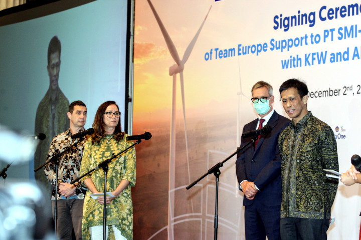 PT Sarana Multi Infrastruktur (SMI) sebagai Special Mission Vehicle (SMV) Kementerian Keuangan, menandatangani Perjanjian Hibah senilai EUR 16 Juta dari Kreditanstalt für Wiederaufbau Bankengruppe (KfW) dalam rangka dukungan untuk investasi infrastruktur di Indonesia. 