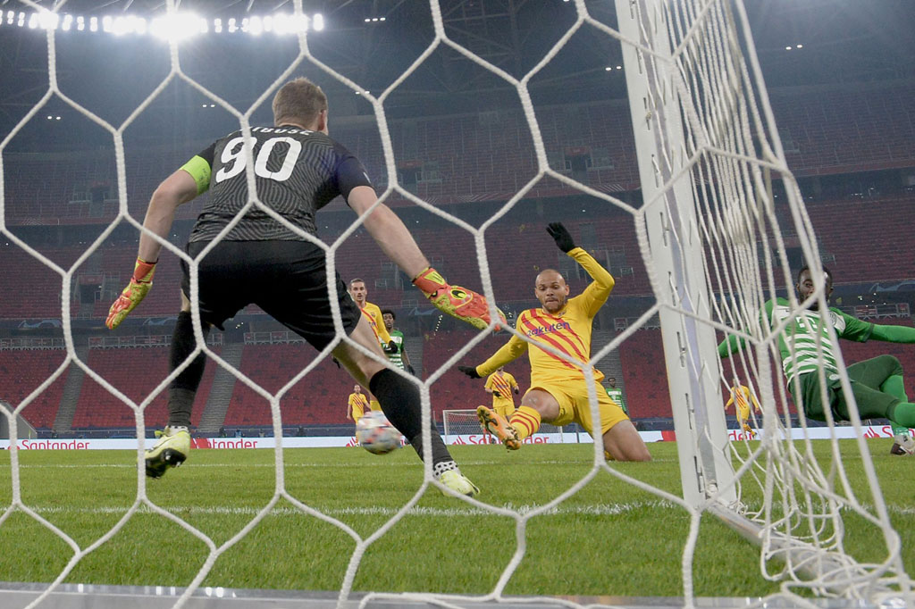 Enam menit kemudian, kegagalan Abraham Frimpong menyapu umpan silang Ousmane Dembele dimanfaatkan oleh  Braithwaite untuk mencocor bola masuk ke pojok bawah kanan gawang. Skor 2-0 untuk Blaugrana.