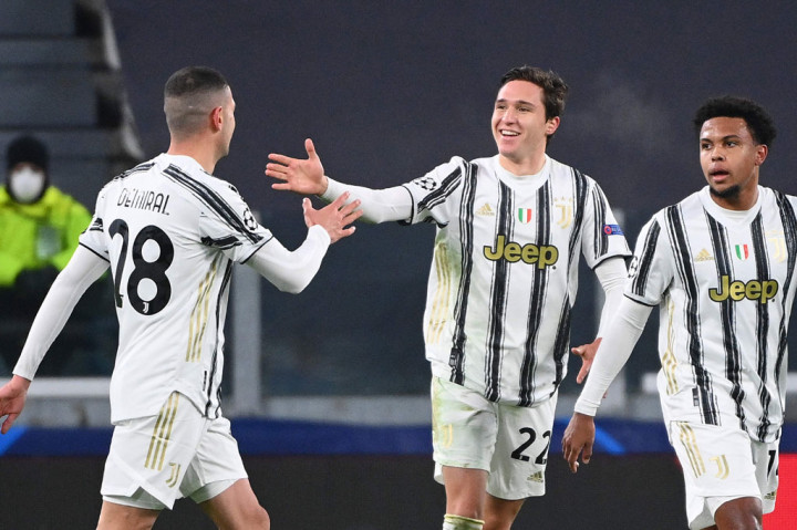 Tuan rumah bermain menekan sejak awal laga dan berhasil memecah kebuntuan pada menit ke-21 lewat sundulan Federico Chiesa menyambut umpan silang Alex Sandro.