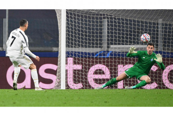 Cristiano Ronaldo hampir menggandakan keunggulan tuan rumah pada menit ke-30. Sayang tembakannya masih dimentahkan mistar gawang. Skor 1-0 bertahan hingga jeda.