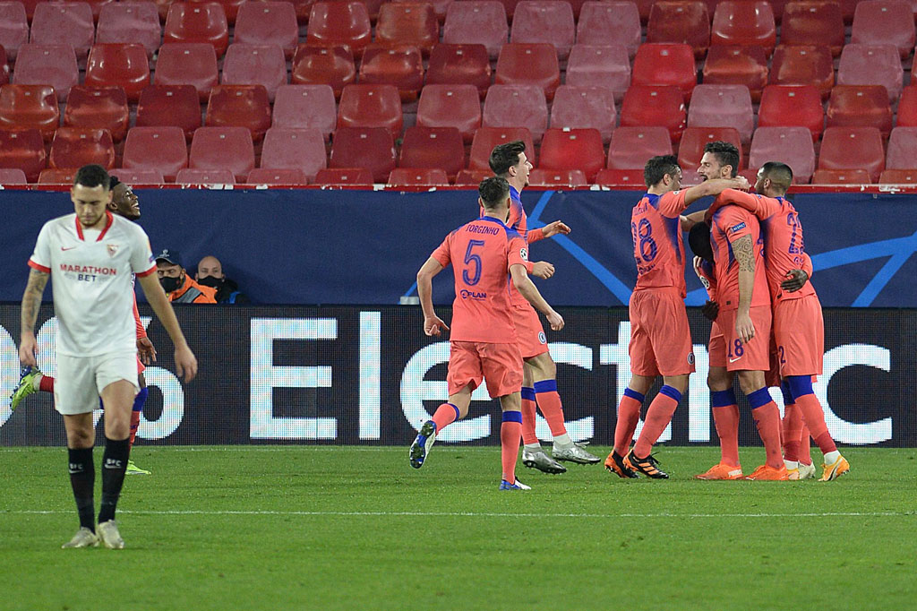 Pada menit ke-74, Giroud mencetak gol ketiganya ketika dia membelokkan umpan silang N'Golo Kante dengan gerakan sederhana untuk menaklukkan Pastor lagi.