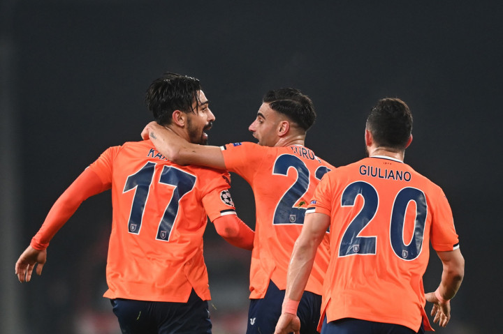 Sementara itu, tiga gol Basaksehir diborong oleh Irfan Kahveci di menit ke-45+2', ke-72, dan ke-85. 