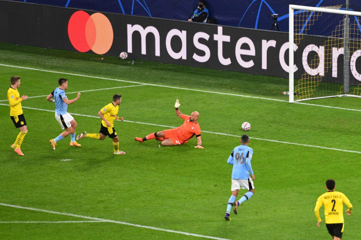 Borussia Dortmund cuma berimbang 1-1 dengan Lazio di matchday kelima Grup F Liga Champions di Signal Iduna Park, Dortmund, Jerman.