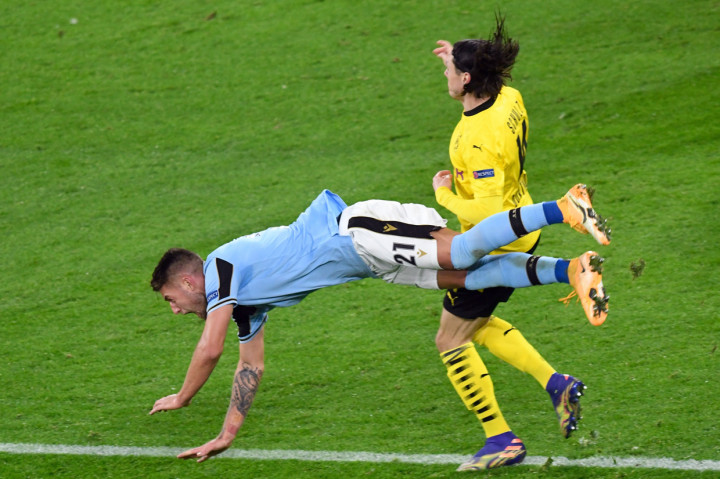 Lazio baru bisa membalas di babak kedua. Pada menit ke-67, Biancoceleste mendapat penalti, setelah Nico Schulz melanggar Sergeij Milinkovic-Savic.