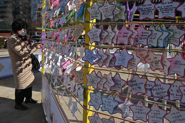 Ujian masuk perguruan tinggi negeri sangat menentukan hidup siswa sekolah menengah atas di Korea Selatan.  
