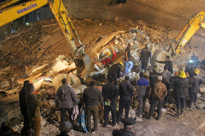 Sebuah bangunan runtuh di Kota Alexandria, Mesir dan menewaskan tiga orang pada Rabu, 2 Desember 2020. 