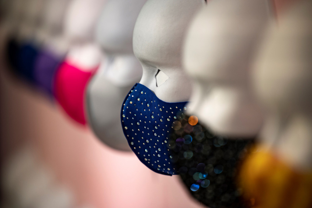 Tokyo Mask Land ini rencananya dibuka selama sebulan di sebuah gedung perkantoran di Yokohama, juga memiliki bar masker dan menawarkan lokakarya pembuatan masker untuk menarik pengunjung.