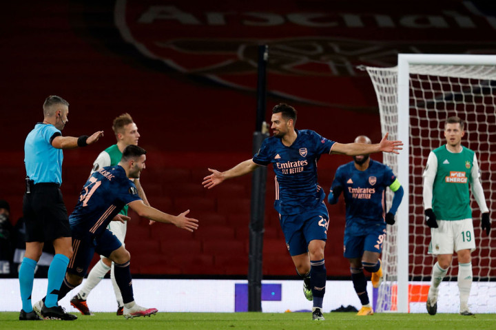 Delapan menit berselang, Pablo Mari menggandakan keunggulan timnya pada penampilan pertamanya sejak Maret. Menyambut umpan silang Reiss Nelson, sundulan Mari gagal diantisipasi kiper tim tamu.
