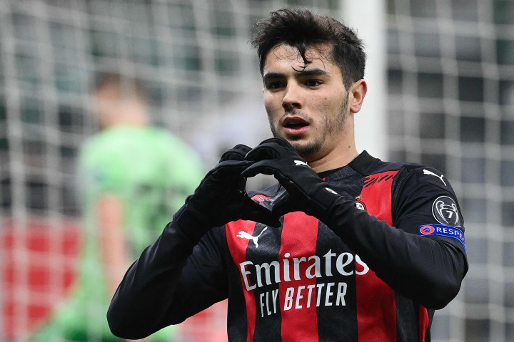 Namun justru Milan yang mengemas gol keempatnya pada menit ke-82 melalui pemain pengganti Brahim Diaz. Mendapat umpan dari Hauge di sisi kiri, Diaz dengan mudah melepaskan sepakan cungkil untuk menghasilkan gol pamungkas bagi timnya.