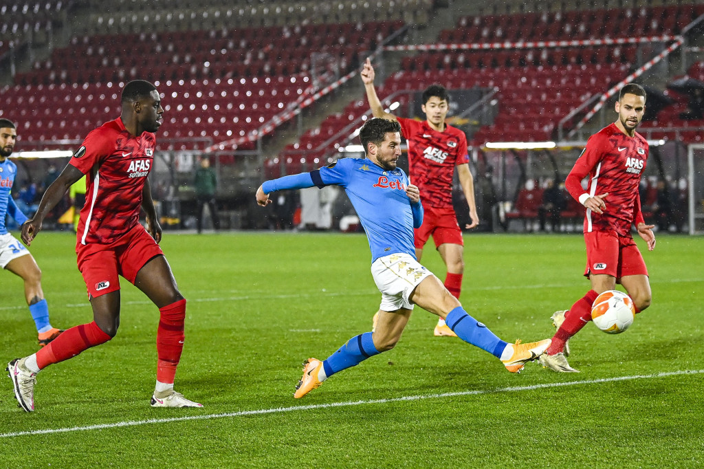 Napoli sebenarnya mampu unggul cepat saat laga baru memasuki menit ke-6. Sontekan Dries Mertens di depan mulut gawang menyelesaikan umpan silang Lorenzo merobek jala gawang Marco Bizot.