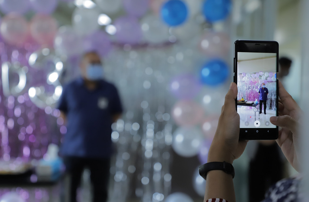 Mirdal menggarisbawahi bahwa Medcom.id harus hadir untuk orang-orang yang masih termarginalkan. Seperti, hadir ketika guru-guru honorer masih berjuang untuk mendapatkan penghasilan yang layak. 